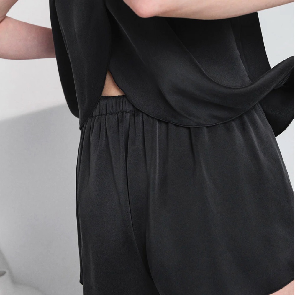 LUNYA NWOT Silk Tulip Back Short Set in Immersed Black Size XS - Picture 3 of 8